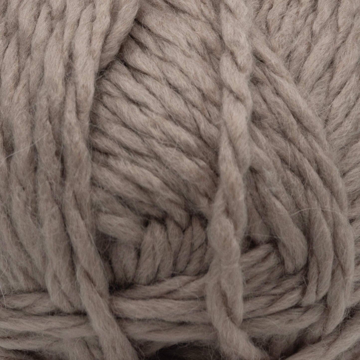 Alma garn i med alpackaull och akryl i färgen beige