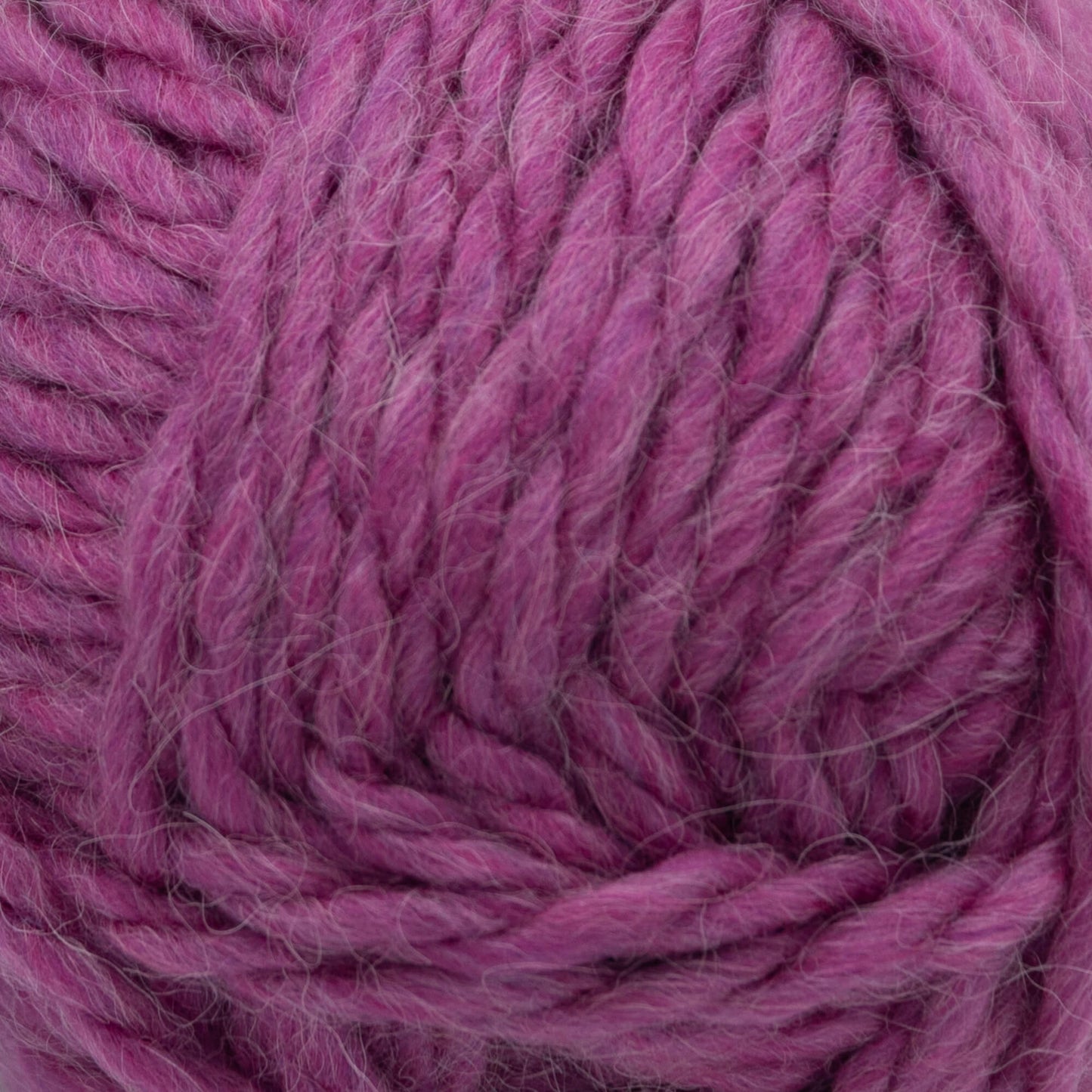 Alma garn i med alpackaull och akryl i färgen rosa