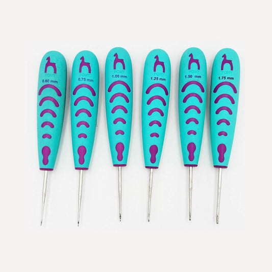 Pony ergonomisk virknål i stål med kraftigt handtag, i storlekar från 0,6 till 1,75 mm.