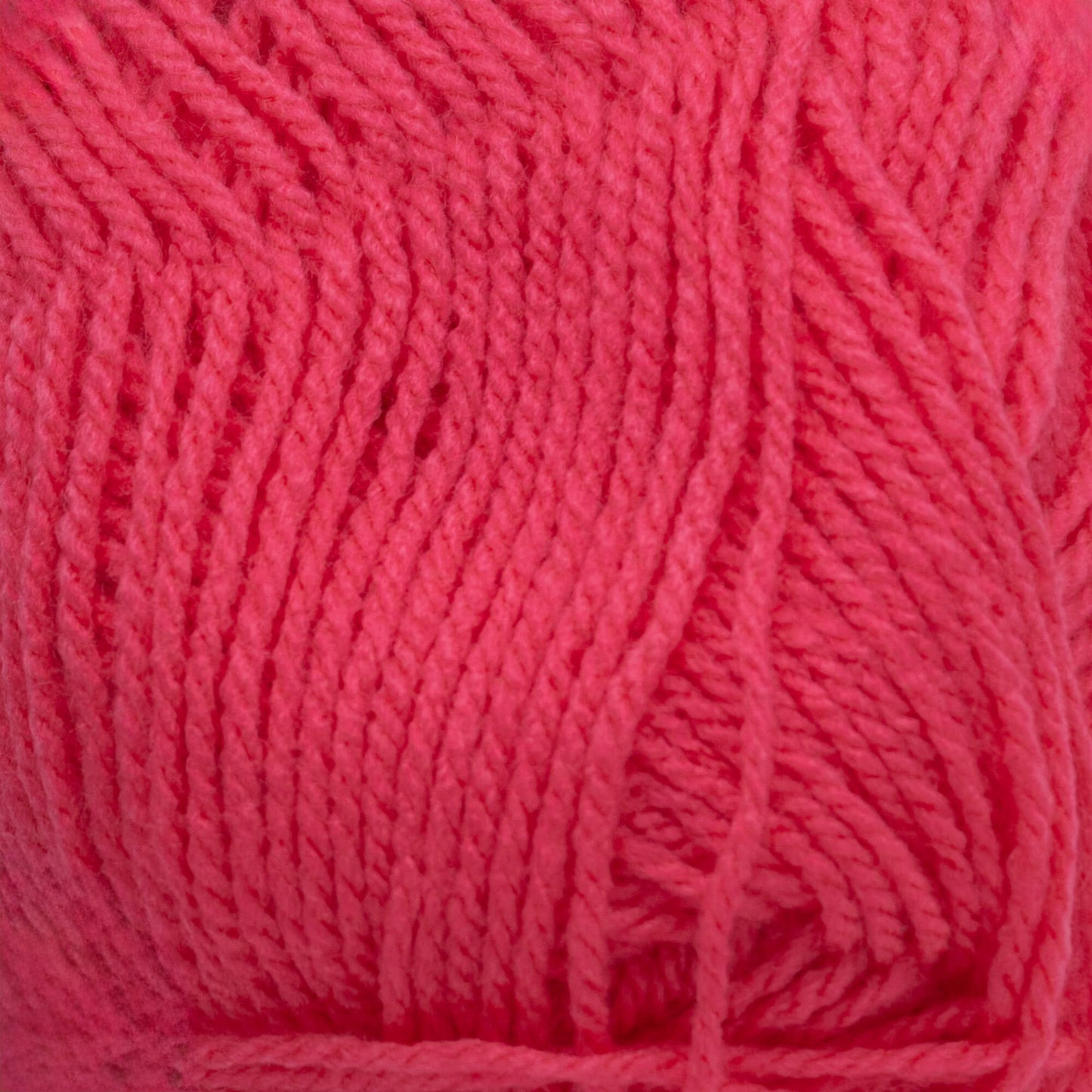 Queen akrylgarn i färgen cerise