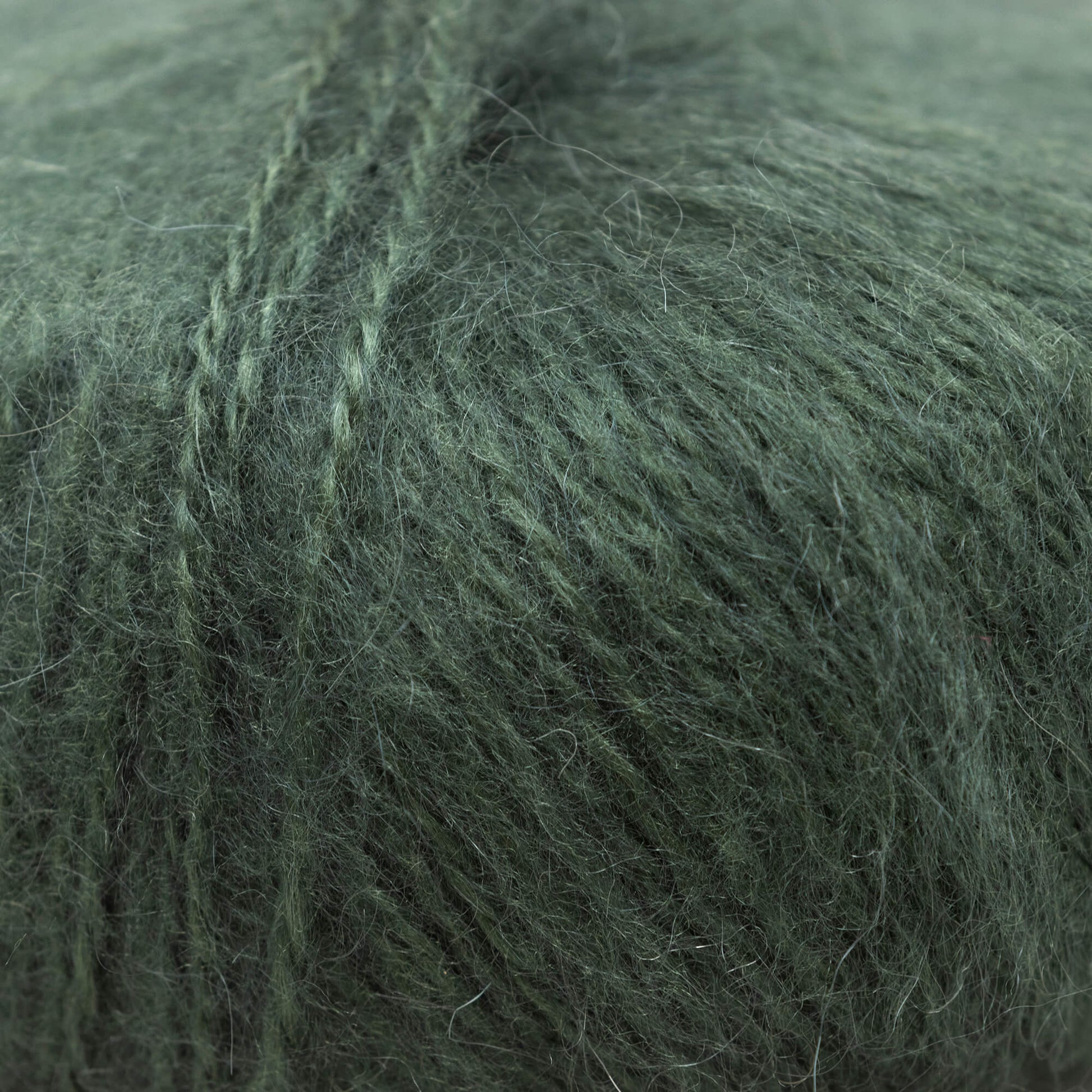 Soufflé - ett garn med mohairblandning från Filatura Cervinia i färgen mossgrön